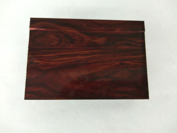 Perfis de alumínio do revestimento de madeira de Brown avermelhado do quadrado com estabilidade forte